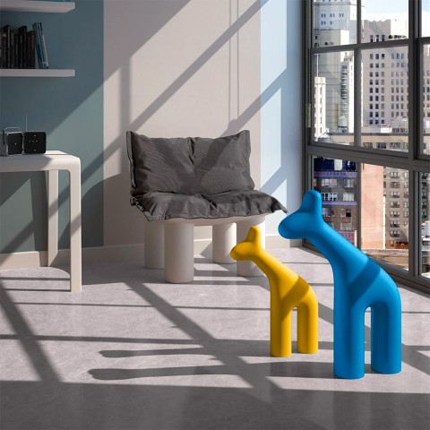 Skulptur moderne designobjektgiraf i polyethylen Raffa Medium