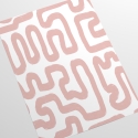 Moderne tapet med geometrisk design i abstrakt hvid og rosa Udvalg