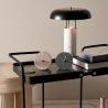 Moderne bordlampe med hvid marmorfod og metalskærm Kaithal På Tilbud