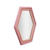Moderne vægspejl med rosa velourramme, hexagon Tony Tilbud