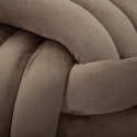 Moderne Softy puf i flettet design med velourpolstring 