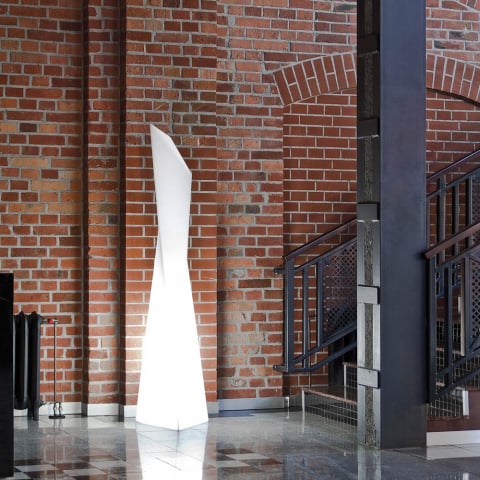 Manhattan Slide prismeformet design plastik gulvlampe led lampe lys