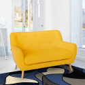 Irvine 2 personers lille sofa i moderne skandinavisk stil med træben På Tilbud
